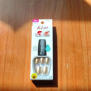 Nails gold super hold no glue needed